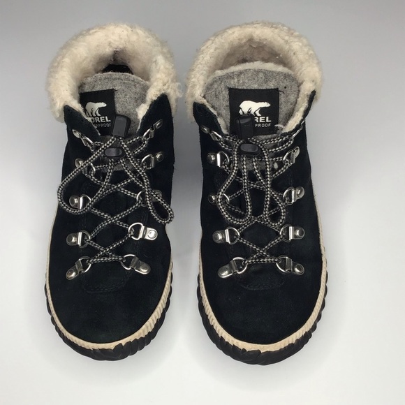 Sorel Out N About Conquest Boots in Black. - Picture 9 of 14